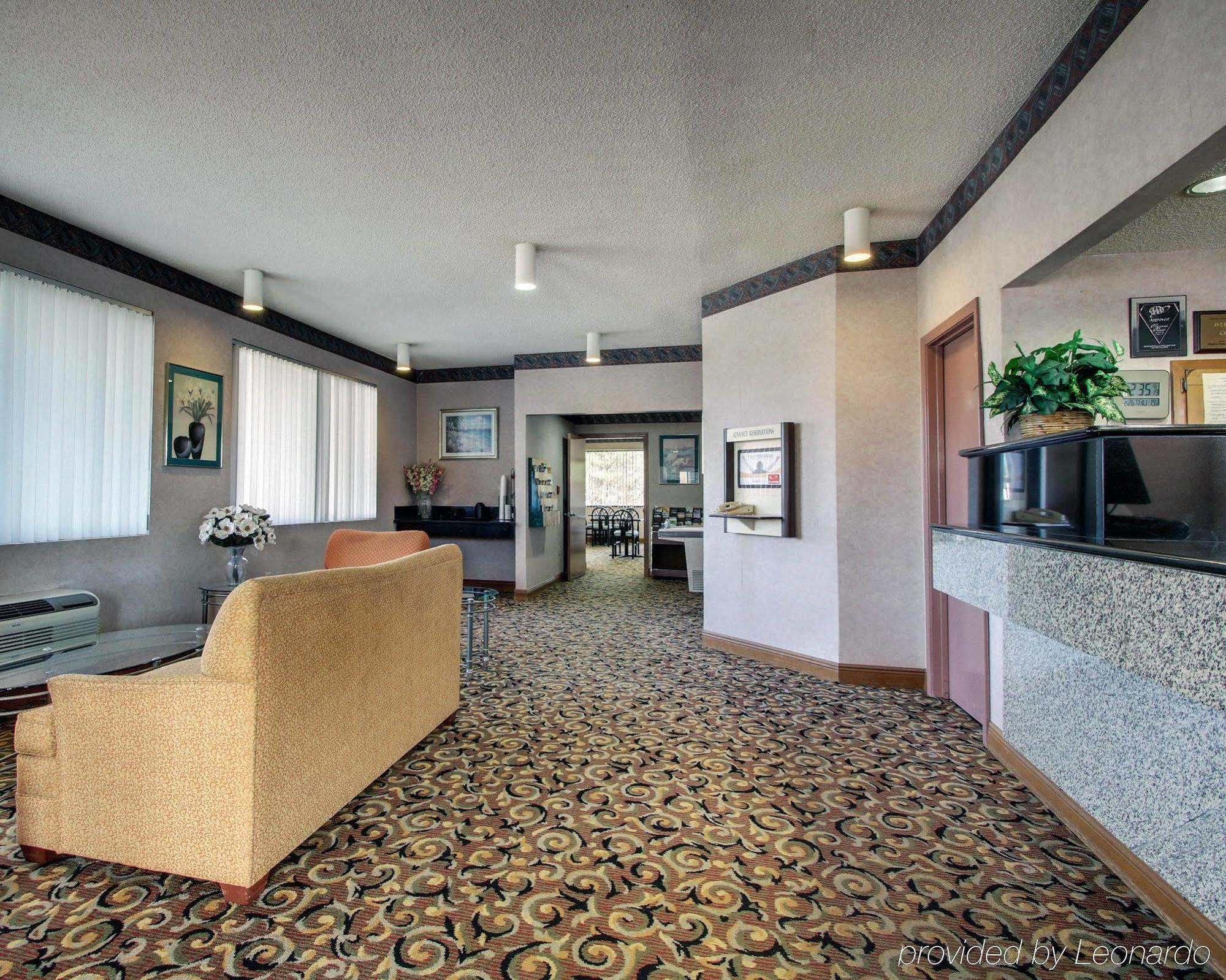 Econo Lodge Inn & Suites Forest Zewnętrze zdjęcie