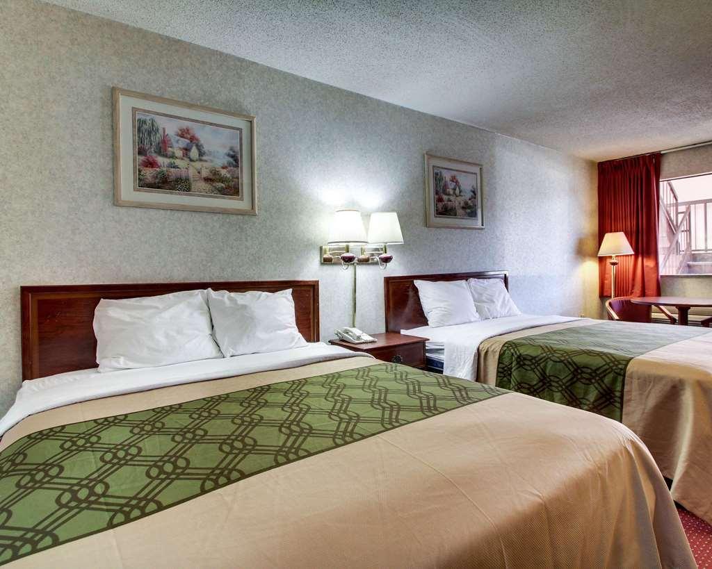 Econo Lodge Inn & Suites Forest Pokój zdjęcie