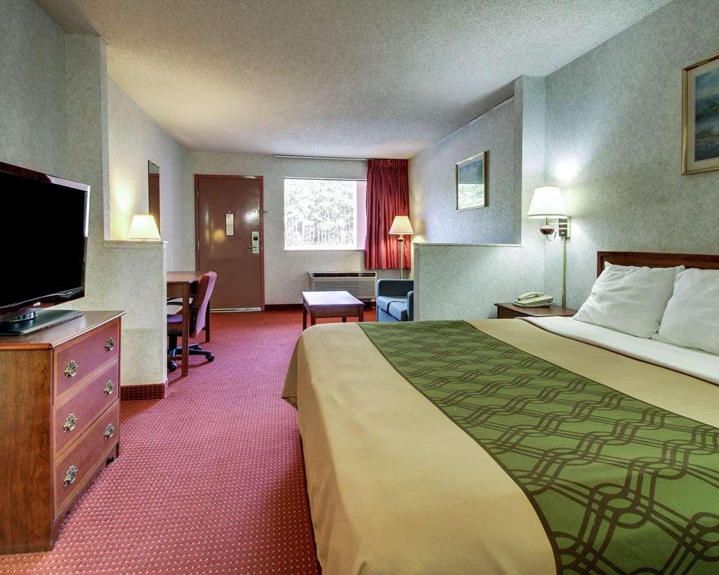 Econo Lodge Inn & Suites Forest Pokój zdjęcie