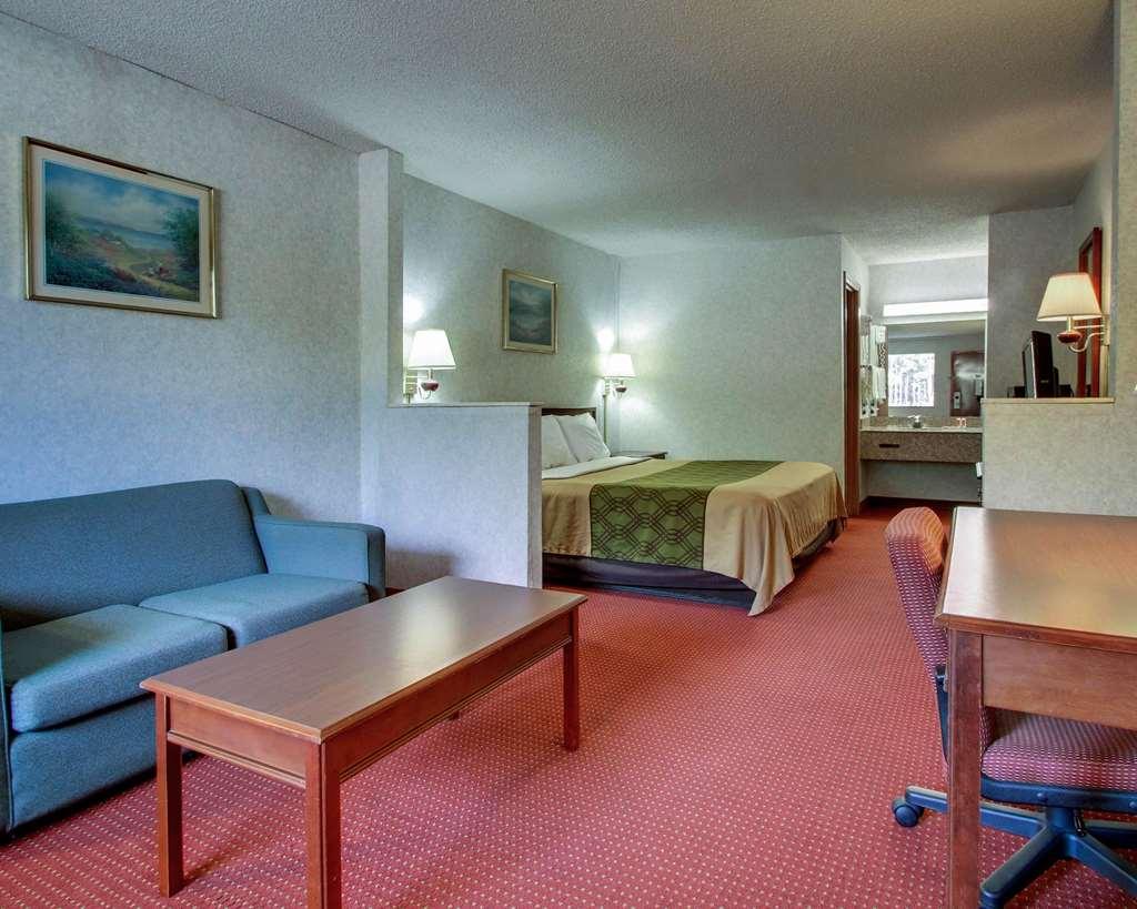 Econo Lodge Inn & Suites Forest Pokój zdjęcie
