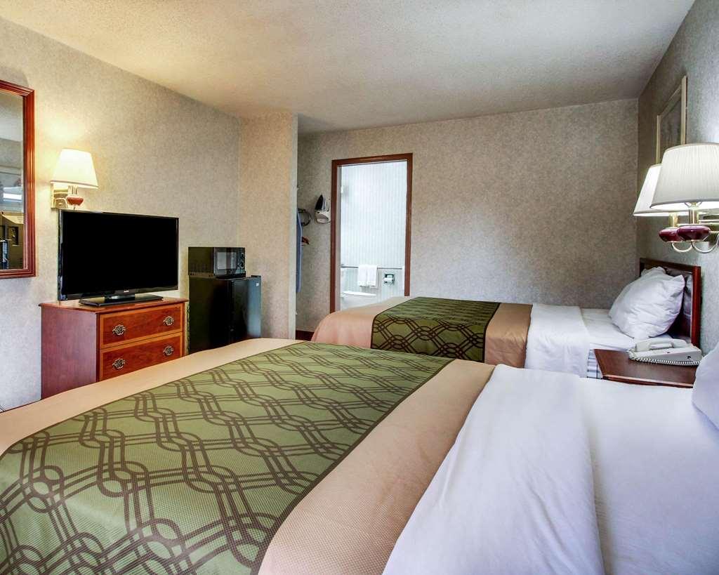 Econo Lodge Inn & Suites Forest Pokój zdjęcie